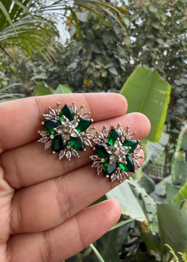 Ishvi Temple AD Stud - Green