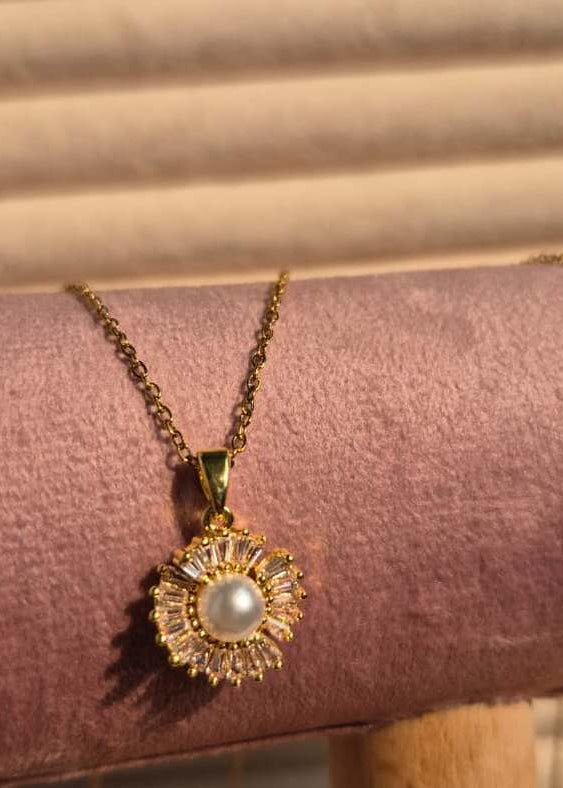 Flower with Pearl Anti-Tarnish Neck Chain