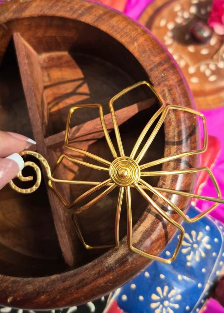 Gul Bahaar-Metal Cage Bun