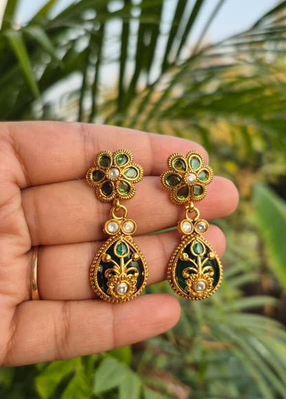 Rivaal Drop Earring