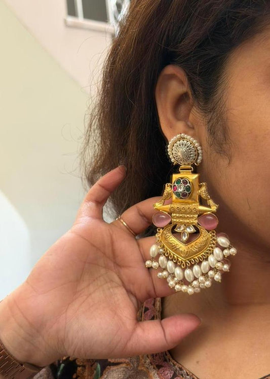 Noorika Dangler Earring