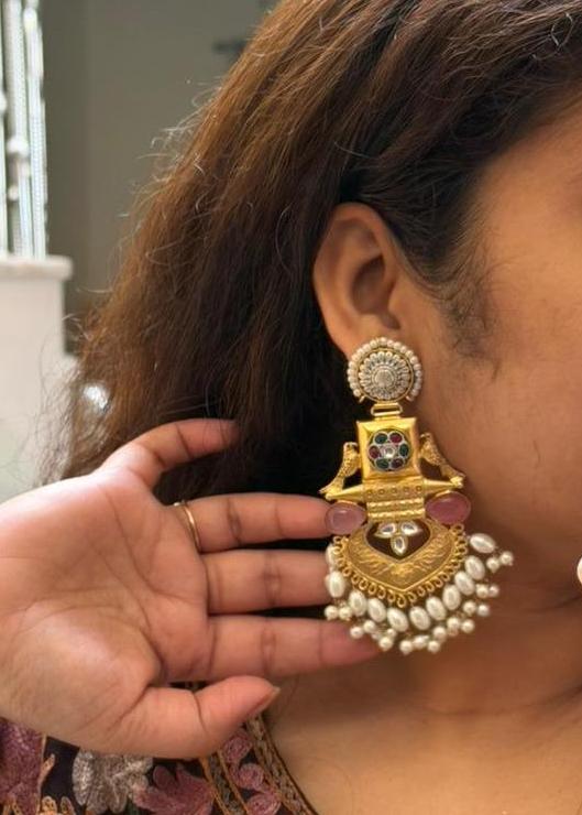 Noorika Dangler Earring