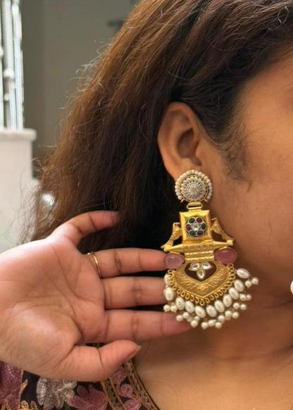Noorika Dangler Earring