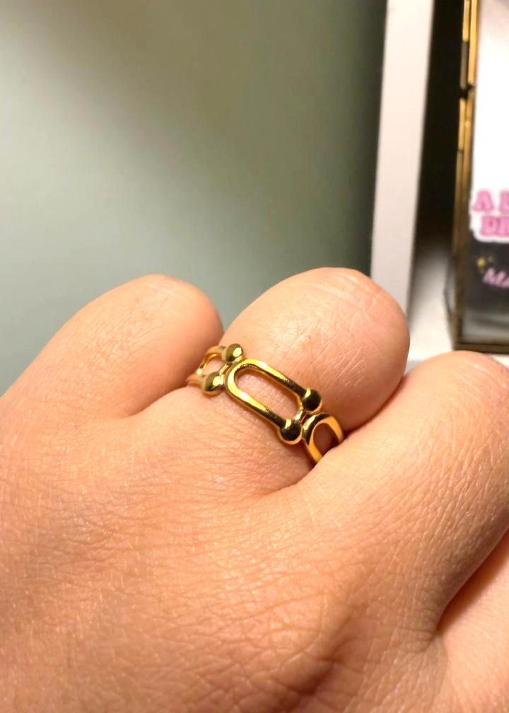Cloud Kiss Ring