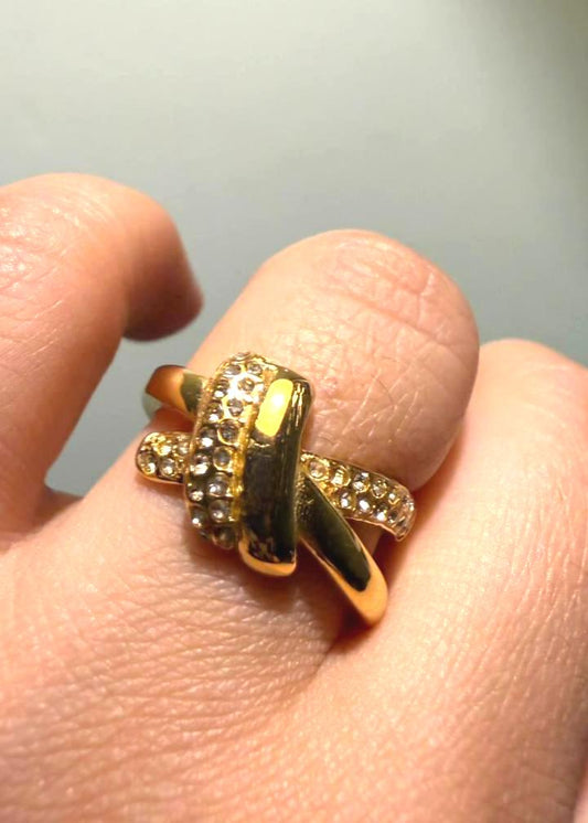 Love me Knot Ring