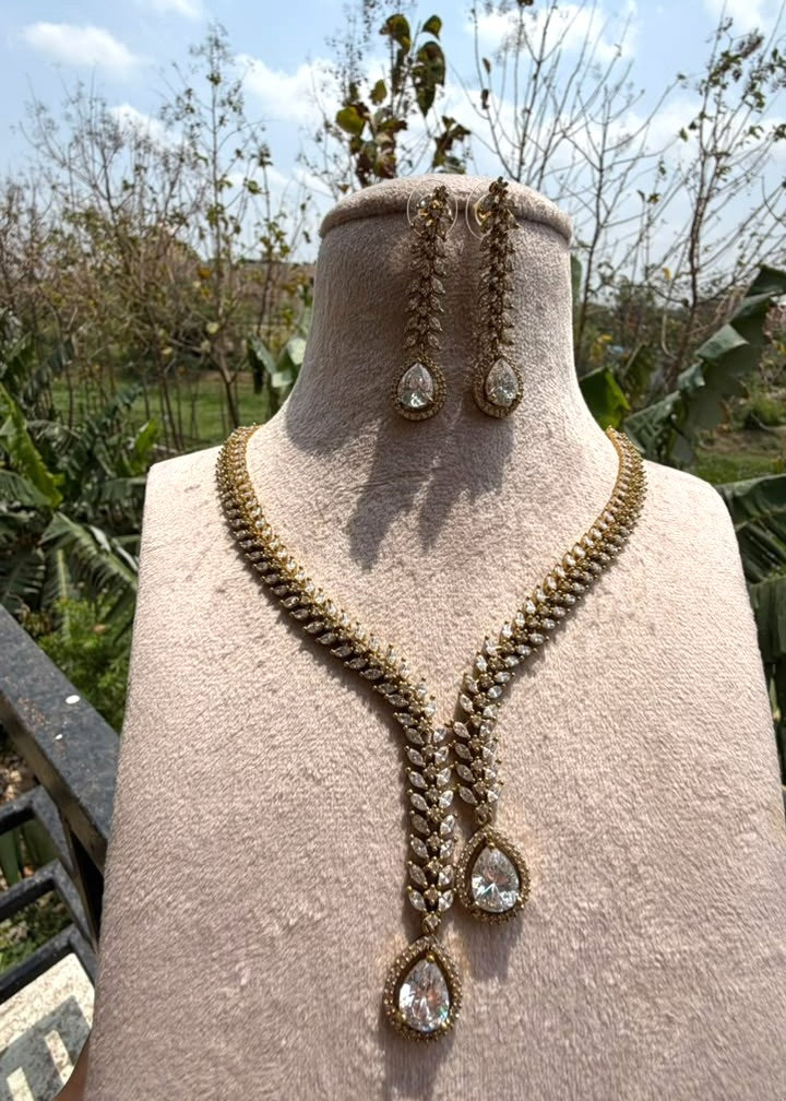 Heerangana Necklace - Clear/Gold